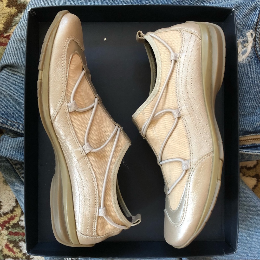 Easy spirit sneaker tan beige 8 slip on